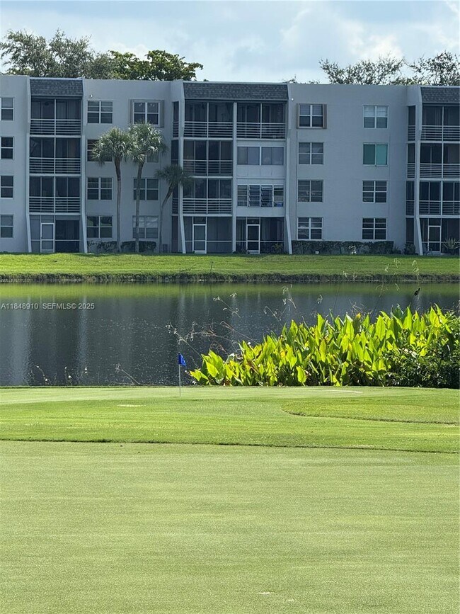 Building Photo - 9450 Poinciana Pl