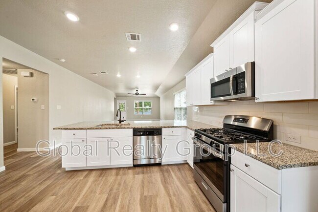Building Photo - 14947 Cheshire Way
