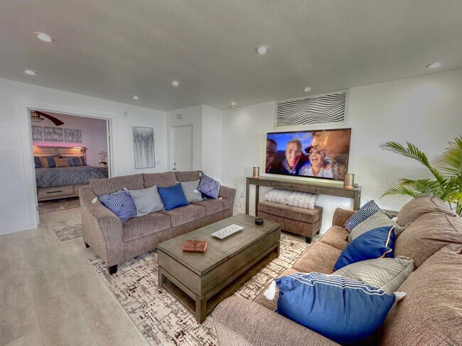 Building Photo - 420 Monterey Ln