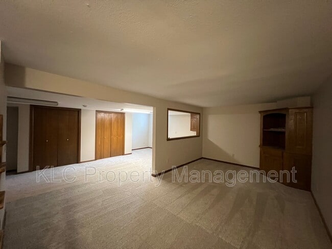 Building Photo - 9613 Dennis Dr