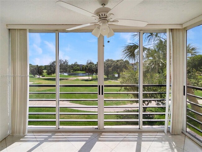 Building Photo - 1911 Sabal Palm Dr