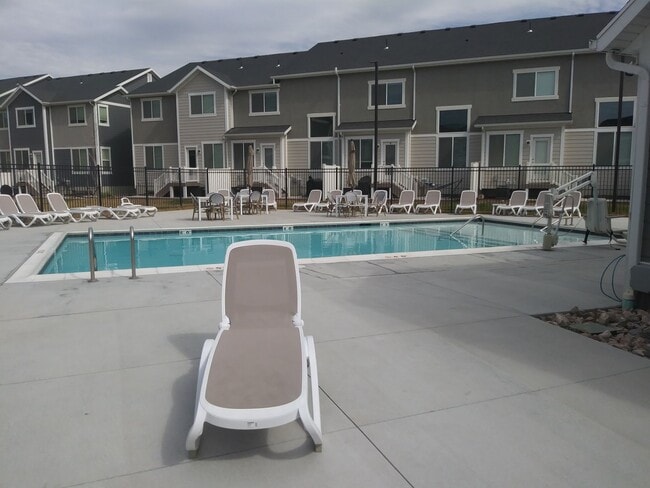 Building Photo - Pet Friendly Lehi Townhome