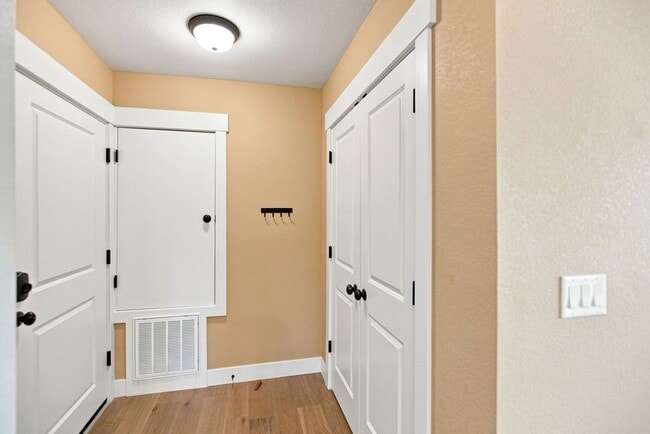 Building Photo - 4622 Hahns Peak Dr