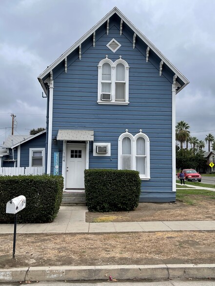 Front of Apt. - 104 N H St