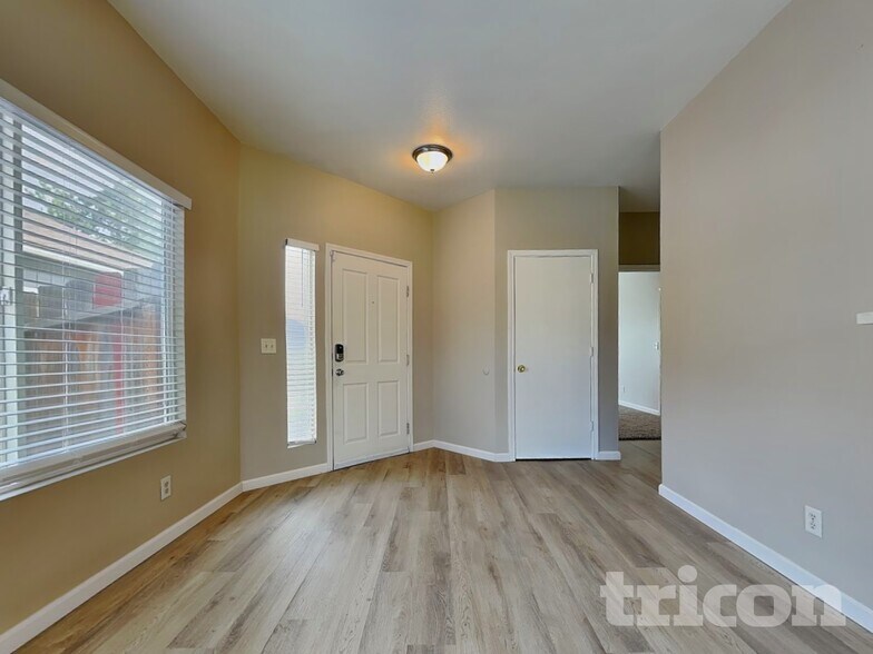 Building Photo - 9615 Stoney Creek Way