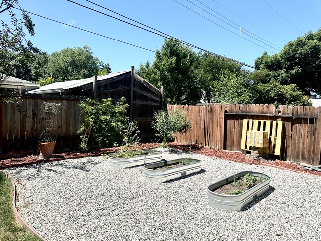 Building Photo - 5966-5911 11th Ave