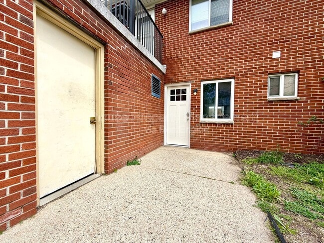 Building Photo - 3253 Charlesgate Ave SW