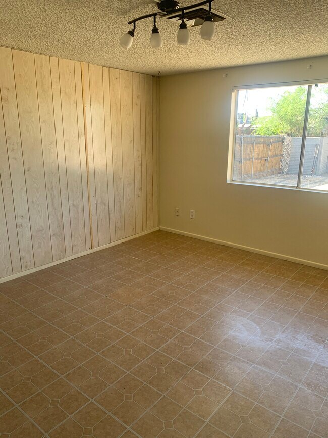 Building Photo - 4520 W Lynn Cir
