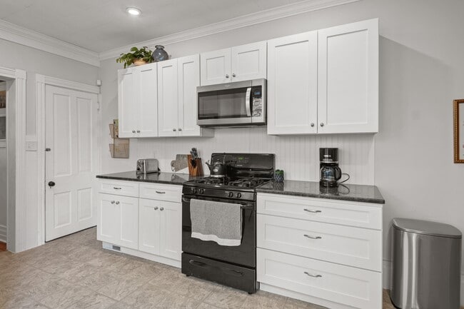 Building Photo - 537 N Mary St