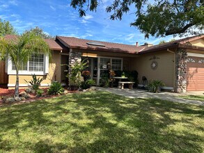 Building Photo - Beautiful 4 Bedroom Single Story For Rent In Roseville!