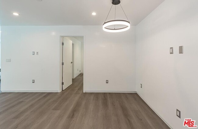 Building Photo - 613 6th Ave
