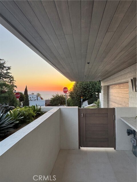 Building Photo - 200 Alta Vista Way