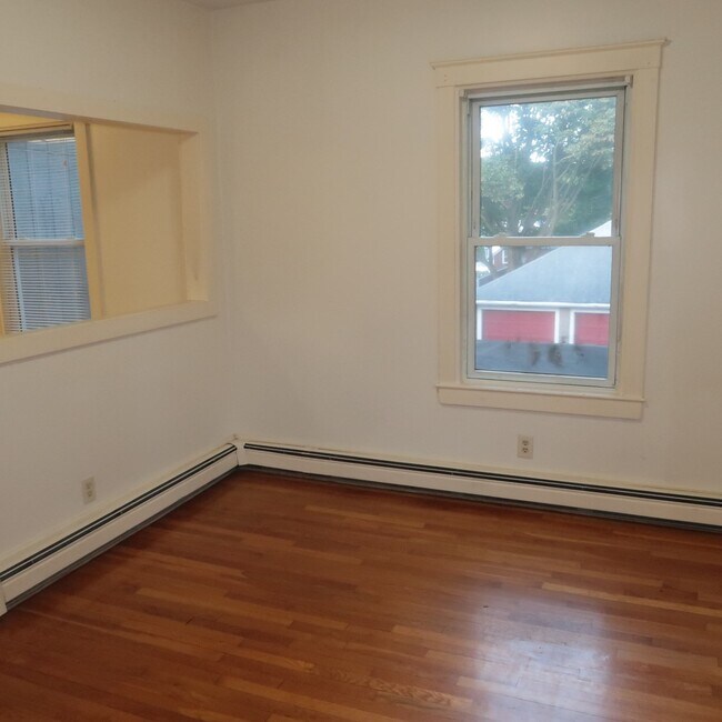 Building Photo - 492 Central St