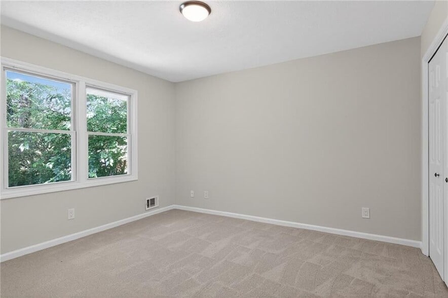 Building Photo - 1480 Edinburgh Dr