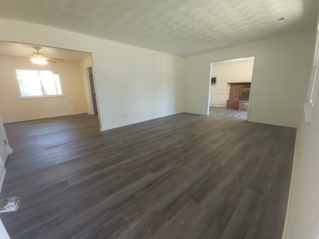Building Photo - 846 Drawbridge Dr