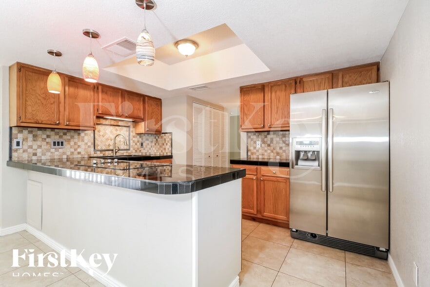 Building Photo - 6836 S Terrace Rd