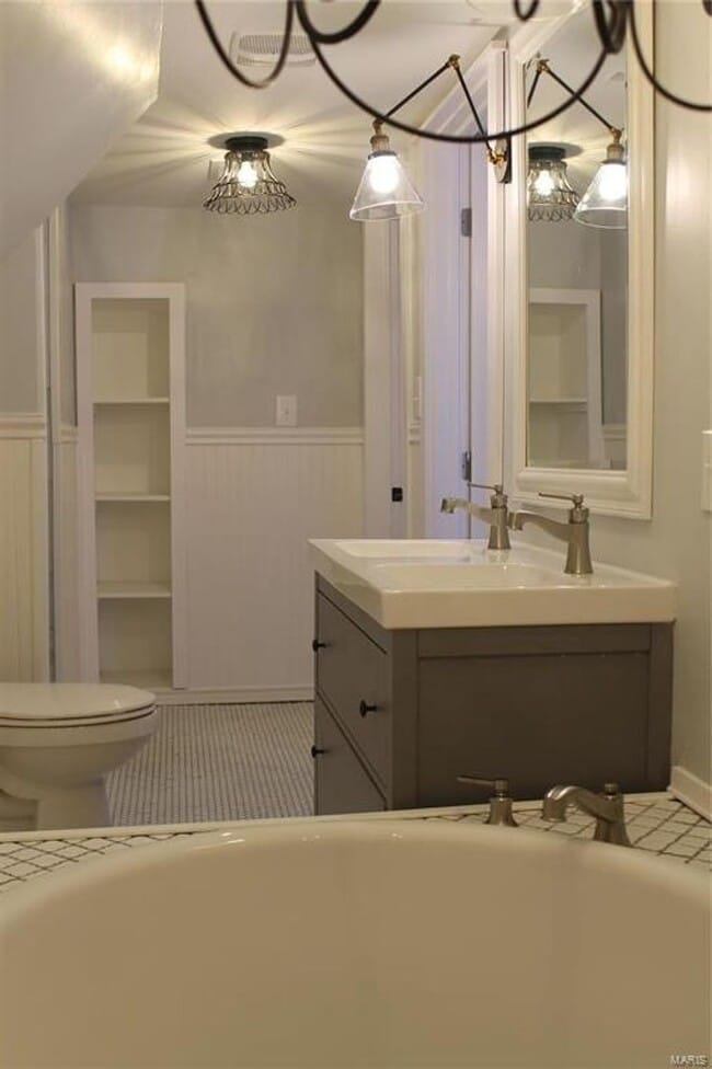 Building Photo - Absolutely adorable 3 bedroom/1.5 bath hou...