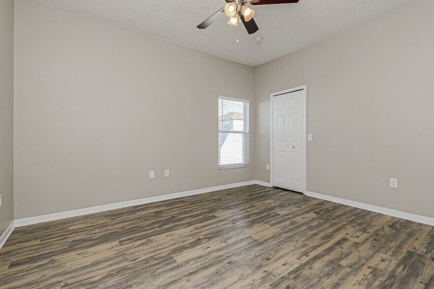 Building Photo - 204 Abbotsbury Dr