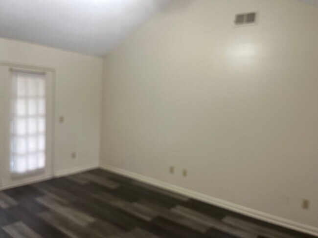 Building Photo - Harmon Estates Available! Available NOW!