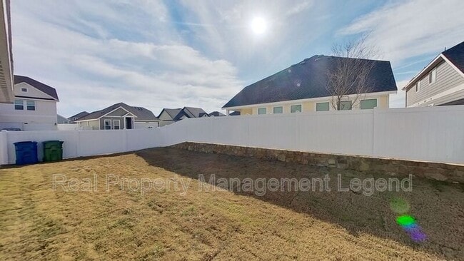 Building Photo - 8998 Fair Oaks Dr