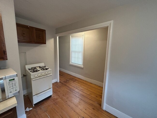 Building Photo - Walnut Street (246) - S