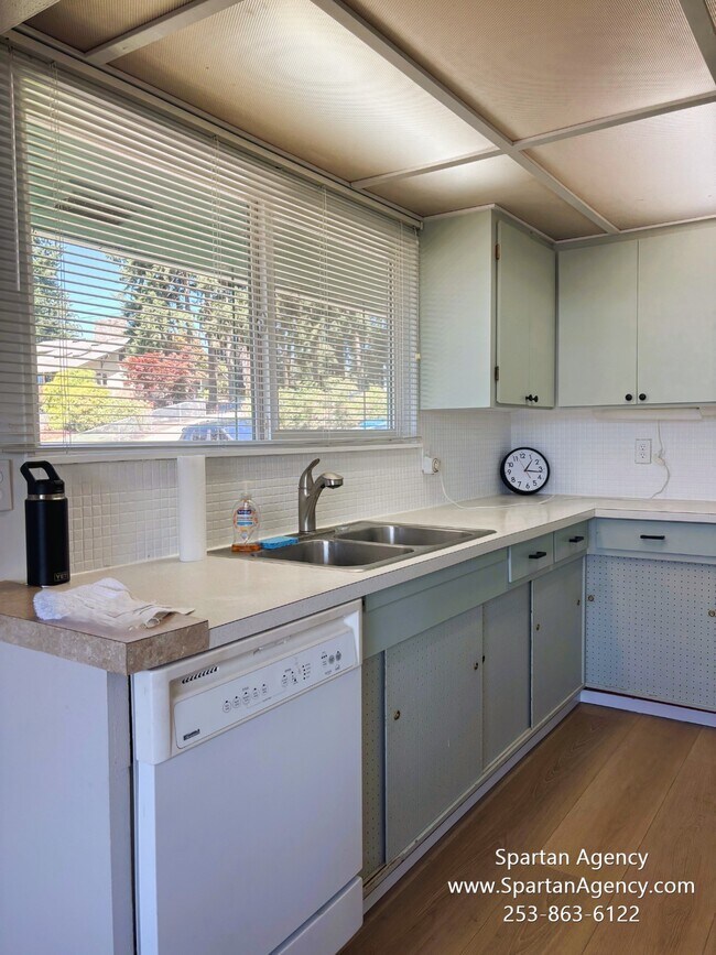 Building Photo - 1020 184th Ave Ct E