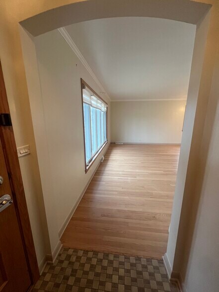 Building Photo - 4852 N Greenwood Ave