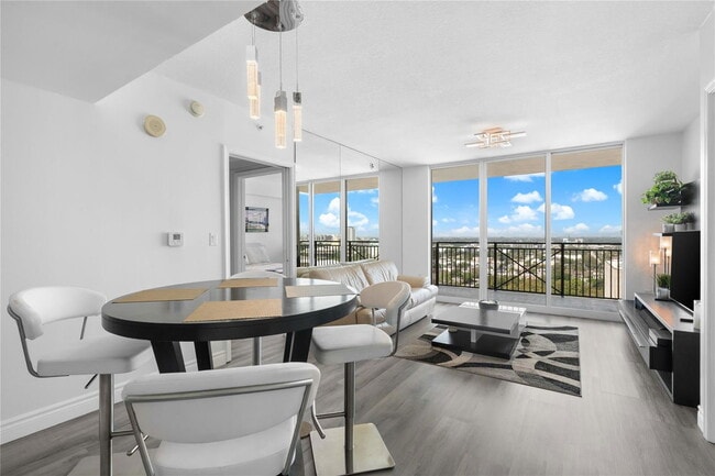 Building Photo - 600 W Las Olas Blvd