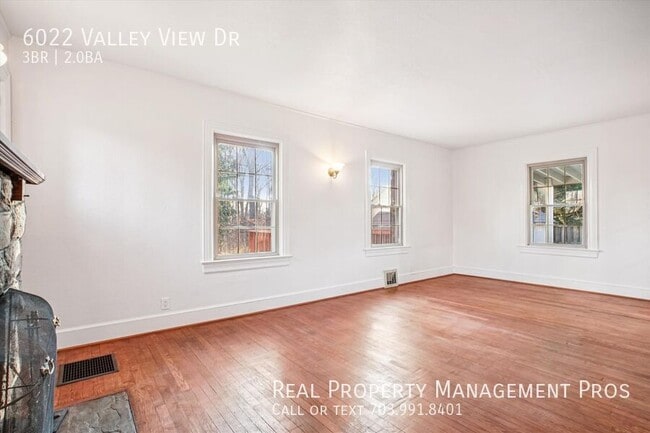 Building Photo - 6022 Valley View Dr