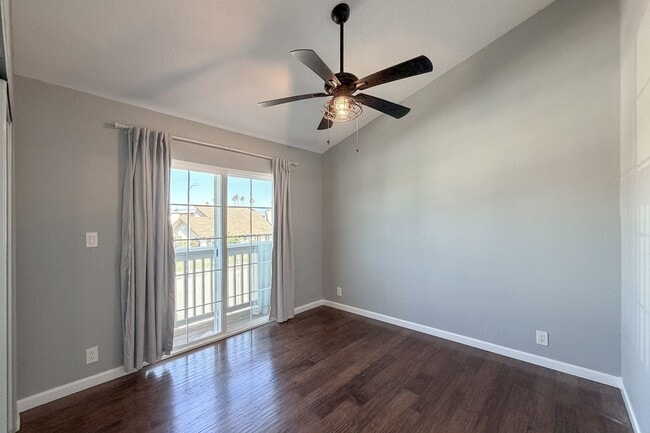 Building Photo - 4950 Nautilus St