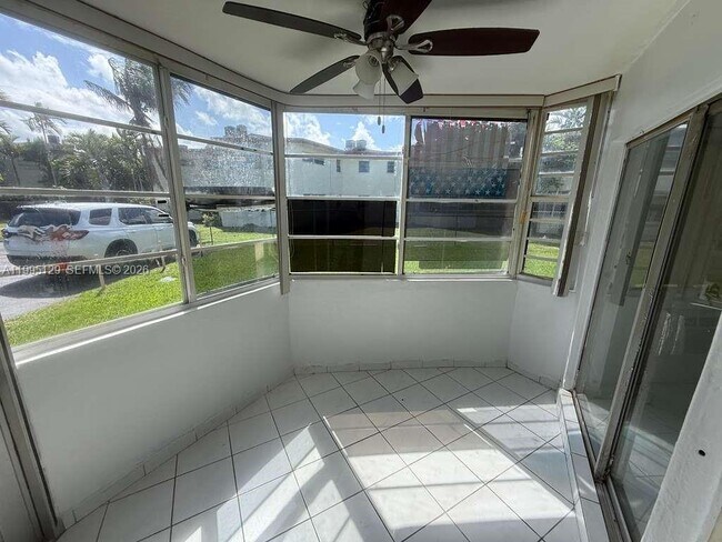 Building Photo - 1663 NE Miami Gardens Dr
