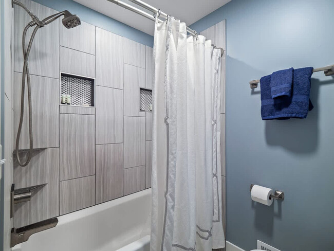 Building Photo - 32414 Lake Rd