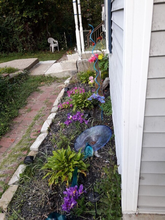 Building Photo - 41 Sylvia Ave