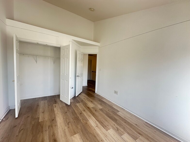 UL 2 - 4122 Dallas Hutchison St