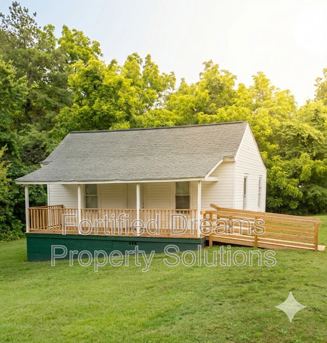 Building Photo - 2001 Row St