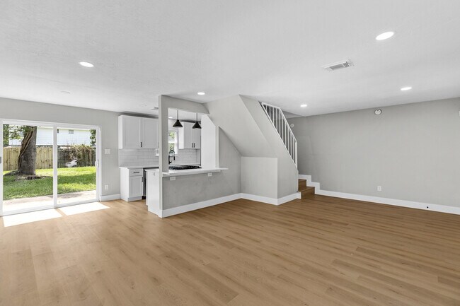 Building Photo - 12223 Kingslake Forest Dr