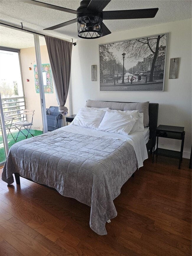 Building Photo - 9441 Live Oak Pl