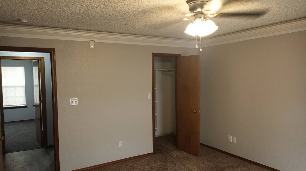 Building Photo - 11713 N 112th E Ave