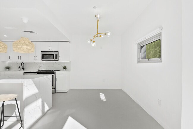 Building Photo - 4111 W Sunset Blvd