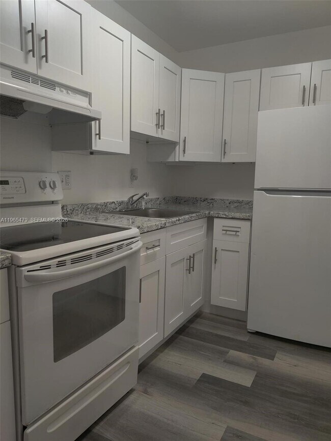 Building Photo - 5950 NE 18th Ave