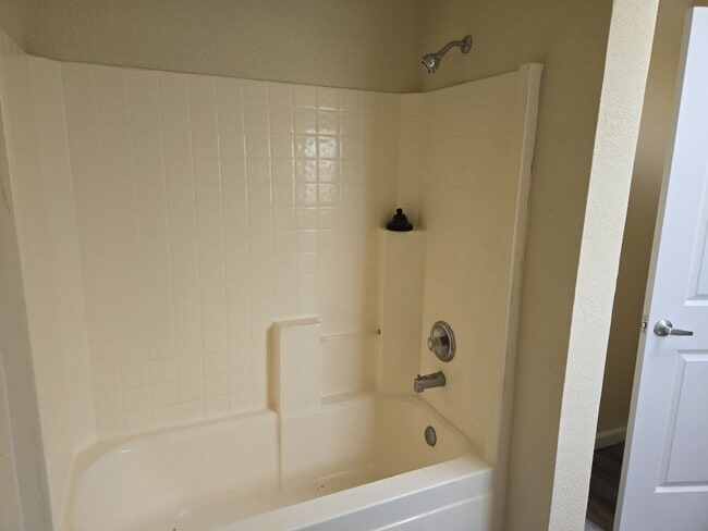 Building Photo - Pet-friendly 3-bedroom Eureka home