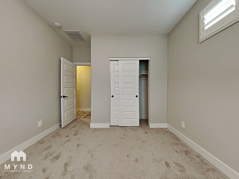 Building Photo - 2639 N Walker Way