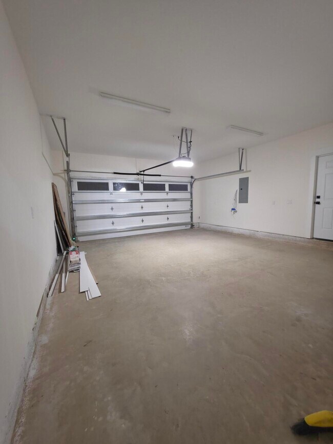 Building Photo - 4699 Meadow Lake Dr