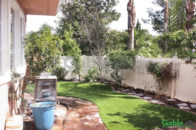 Building Photo - 24210 Amaryllis Ct