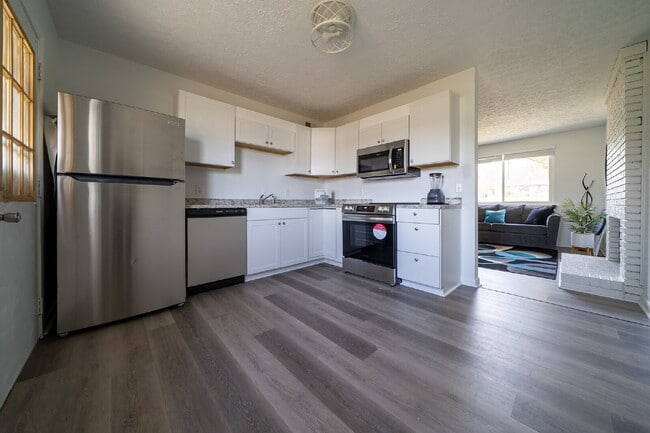 Building Photo - Fully furnished, 2BR Duplex near major healthcare employment centers, colleges, universities, and...