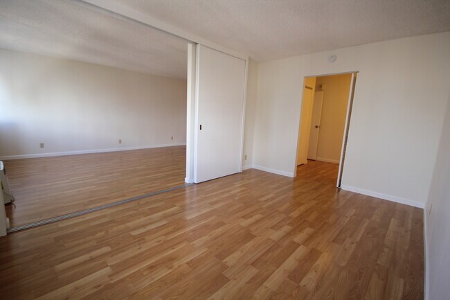 Building Photo - Kukui Plaza - Ewa Tower -1 Bedroom, 1 Bathroom, 1 Parking !