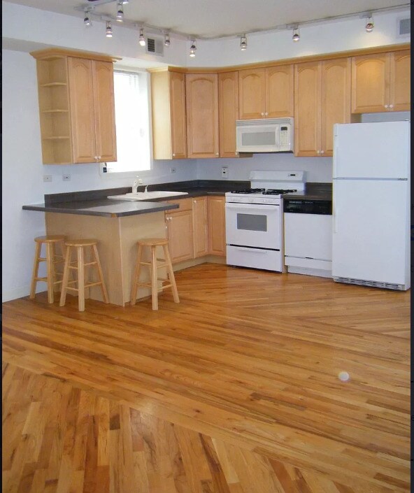 Building Photo - 1346 N Bosworth Ave