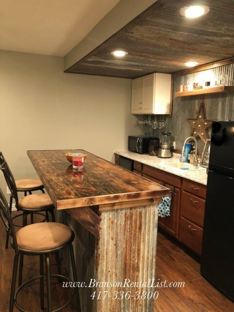 Building Photo - Now Leasing for August!!!