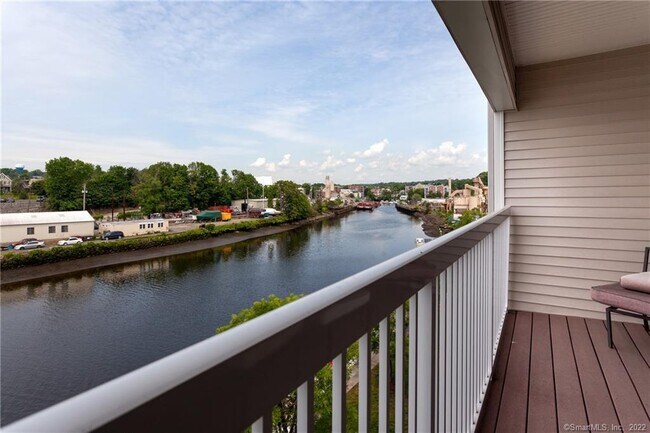 Building Photo - 4 Daskams Ln