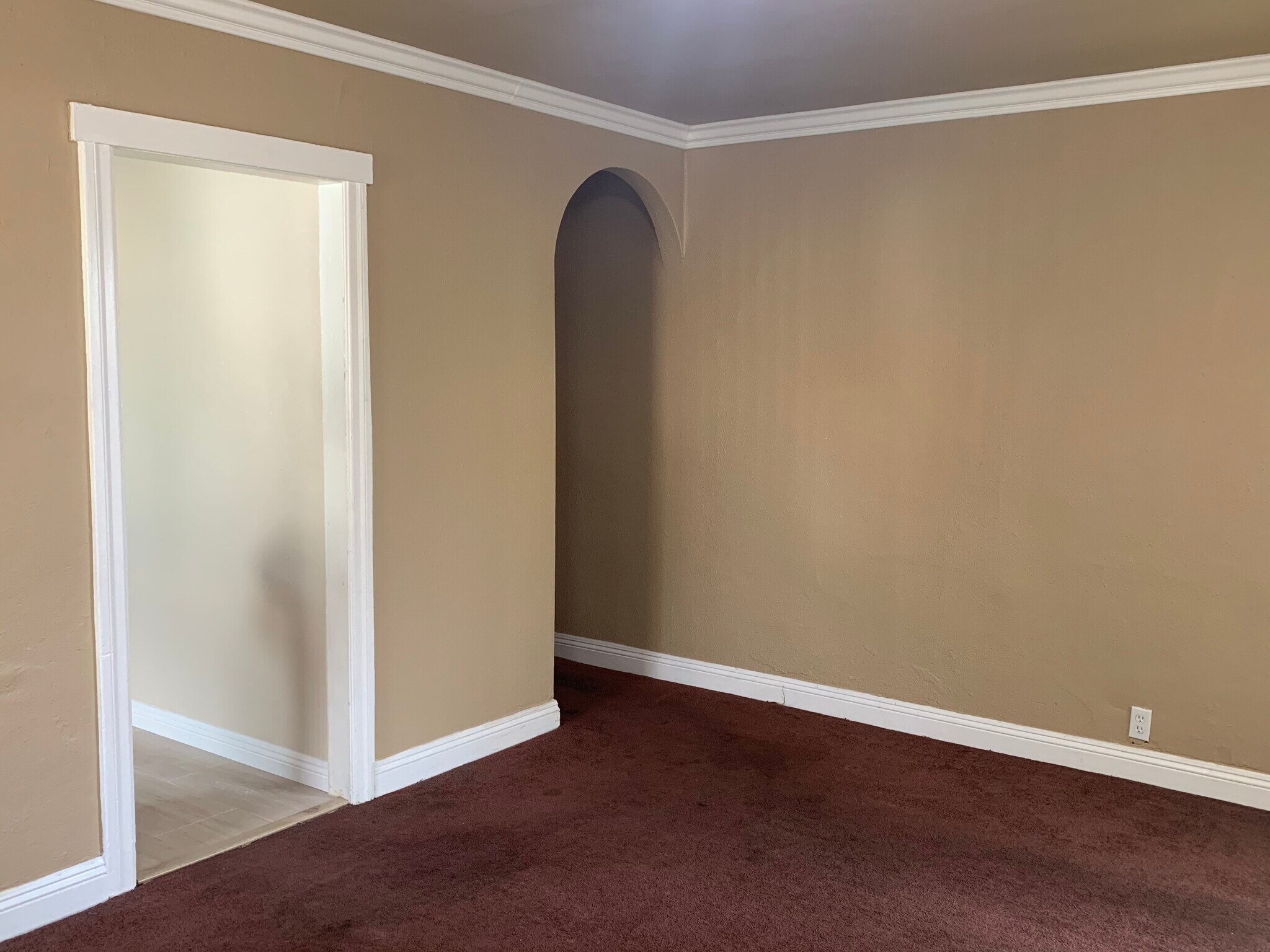 Building Photo - 342 E 84th St